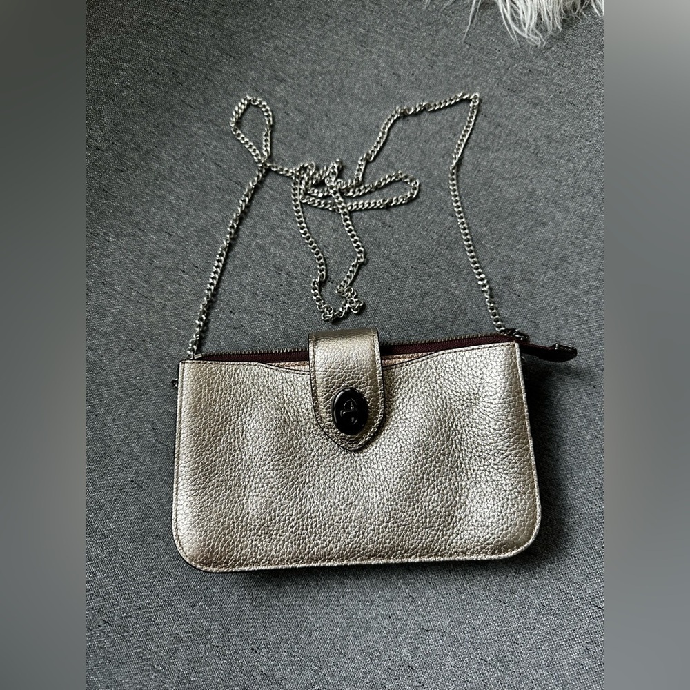 Coach Metallic Turnlock Crossbody Platinum Bronze
Chain Clutch/wallet NEW $175